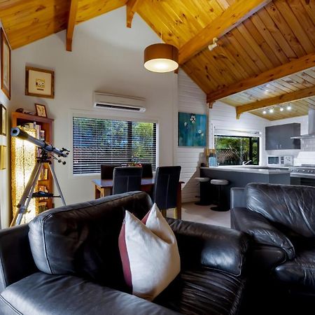 Kereru Cottage, Cosy Log Cabin, Serene Lake & Mountain Views Queenstown Dış mekan fotoğraf