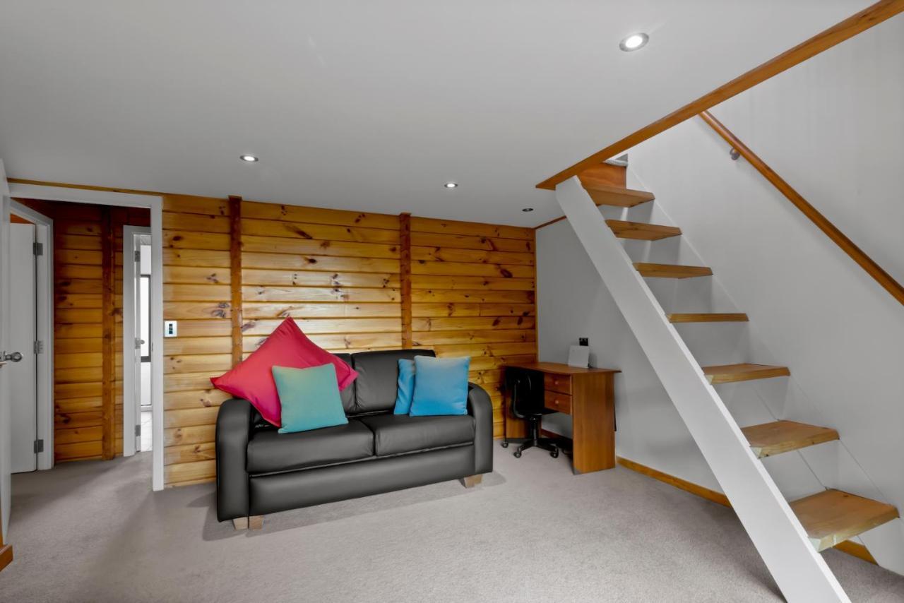 Kereru Cottage, Cosy Log Cabin, Serene Lake & Mountain Views Queenstown Dış mekan fotoğraf