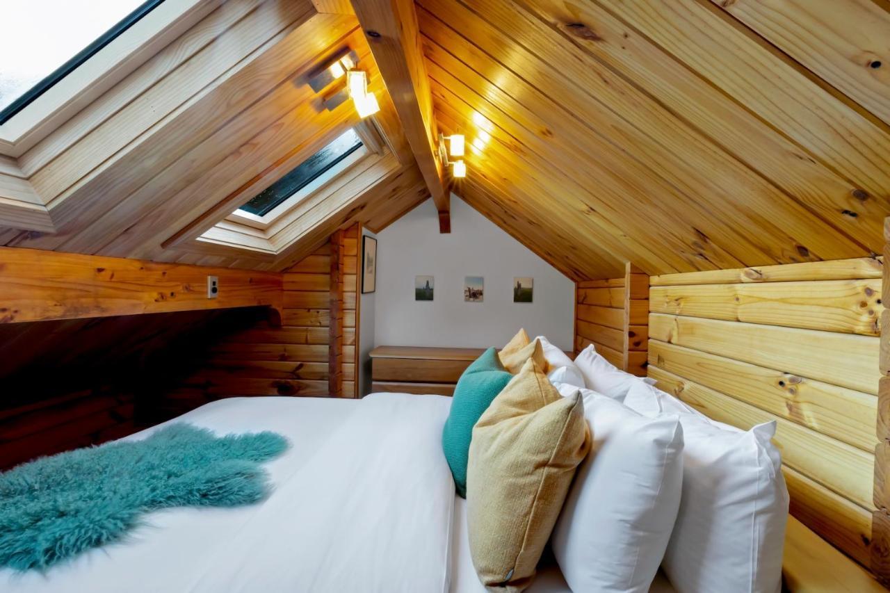 Kereru Cottage, Cosy Log Cabin, Serene Lake & Mountain Views Queenstown Dış mekan fotoğraf