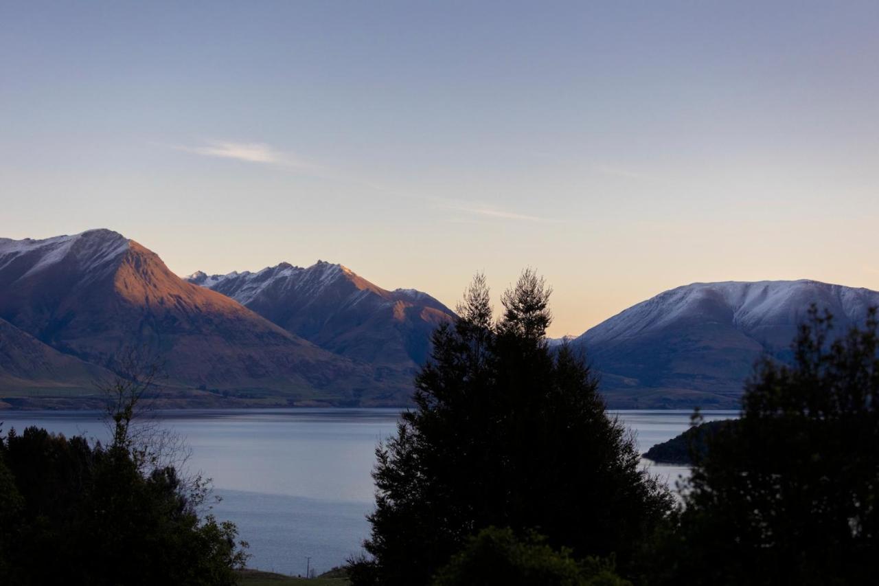 Kereru Cottage, Cosy Log Cabin, Serene Lake & Mountain Views Queenstown Dış mekan fotoğraf