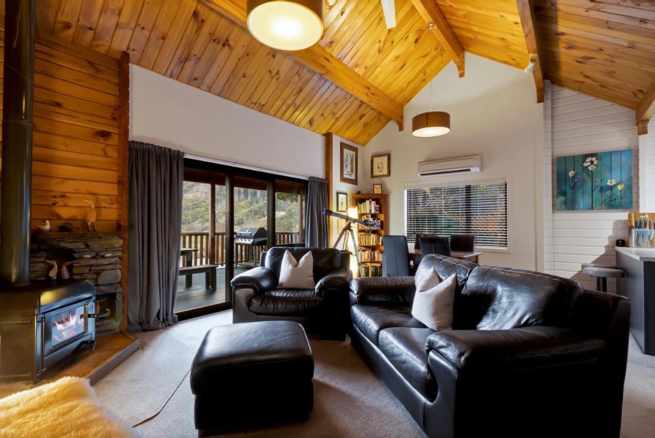 Kereru Cottage, Cosy Log Cabin, Serene Lake & Mountain Views Queenstown Dış mekan fotoğraf