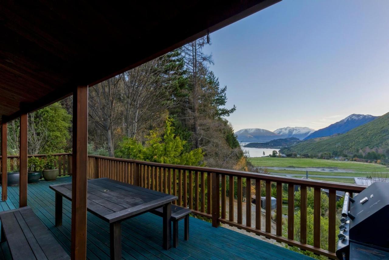 Kereru Cottage, Cosy Log Cabin, Serene Lake & Mountain Views Queenstown Dış mekan fotoğraf