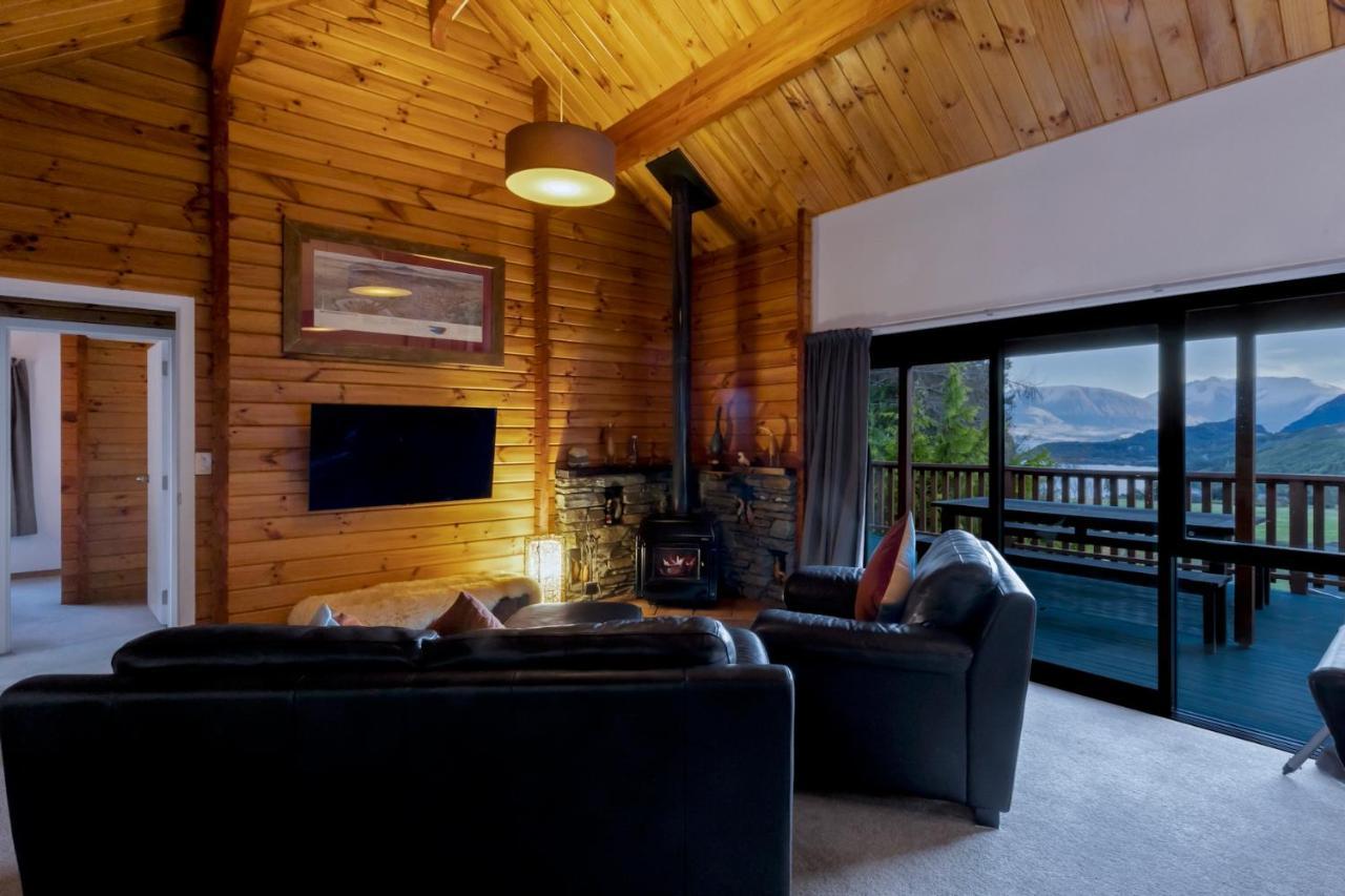 Kereru Cottage, Cosy Log Cabin, Serene Lake & Mountain Views Queenstown Dış mekan fotoğraf